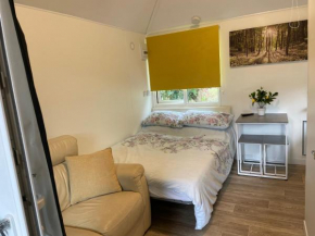 THE LITTLE NEST BEACH sole use accommodation near to bath